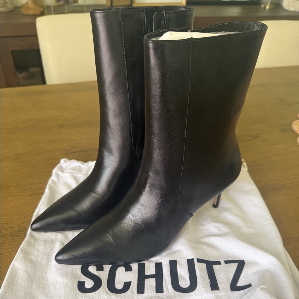SCHUTZ Black Heeled Blake Boots Sleek Leather Design